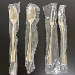 デザートフォークとスプーンの画像