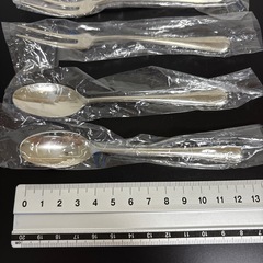 デザートフォークとスプーンの画像