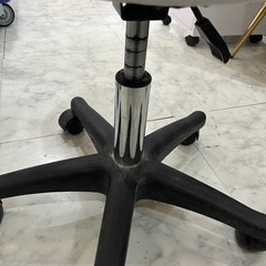 キャスター付き椅子の画像