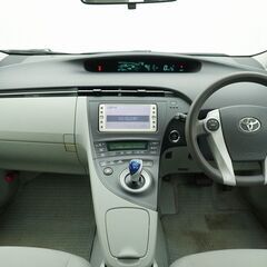 😍自社ローン😍大人気ハイブリッド😎シルバーの30プリウス入庫です😸の画像