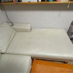 L字白ソファーの画像