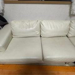 L字白ソファーの画像