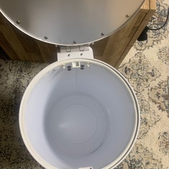 ペット 赤ちゃん用のスチールゴミ箱の画像