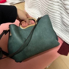 緑のバッグの画像