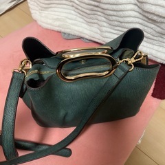 緑のバッグの画像