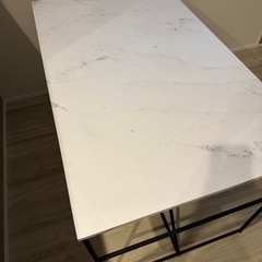 ダイニングテーブルの画像