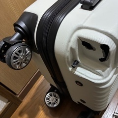 キャリーケースホワイト難あり…の画像