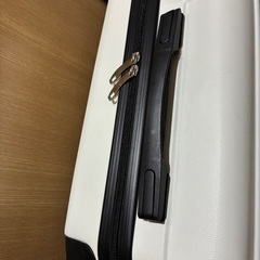 キャリーケースホワイト難あり…の画像