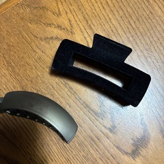 ヘアクリップとマスクの画像