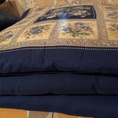 ３種類の座布団です。お値下げ中！全てまとめて1000円と大変お安くなっております。の画像