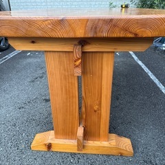 木製ダイニングテーブルの画像