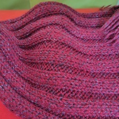 手編み◆赤いニットマフラー◆フリンジ付きの画像