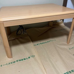 タンス、テーブル、椅子、扇風機等の画像