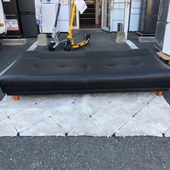 【コンテナ保管】ソファベッド ラルグ  LARG ブラック 2人掛けソファ 合成皮革 クッション1個 参考価格66,728円【送料に設置費込み】🚚自社配送時💳代引き可🚚(現金、クレジット、スマホ決済対応)の画像