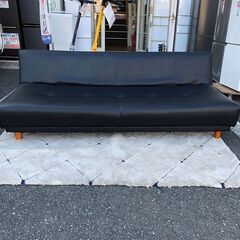 【コンテナ保管】ソファベッド ラルグ  LARG ブラック 2人掛けソファ 合成皮革 クッション1個 参考価格66,728円【送料に設置費込み】🚚自社配送時💳代引き可🚚(現金、クレジット、スマホ決済対応)の画像