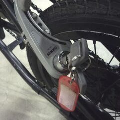 16インチ 折りたたみ自転車 ブラック 6段変速 カゴ付き カギ付き 自転車 通勤 通学 札幌市東区 新道東店の画像