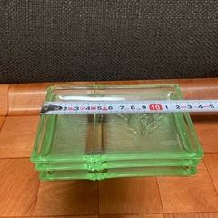 ガラスの器　三枚の画像