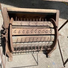 昭和の良き時代、足踏み式脱穀機の画像