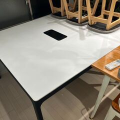 事務用デスクの画像