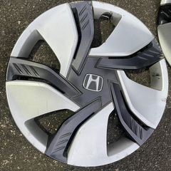 ホンダ　フィットハイブリッド　GP5 ホィールキャップ2枚の画像