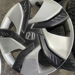 ホンダ　フィットハイブリッド　GP5 ホィールキャップ2枚の画像