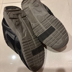 
マジックテープ付きスニーカー　黒の画像