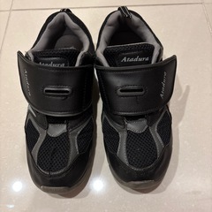 
マジックテープ付きスニーカー　黒の画像