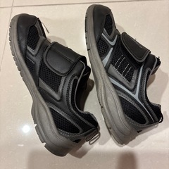 
マジックテープ付きスニーカー　黒の画像