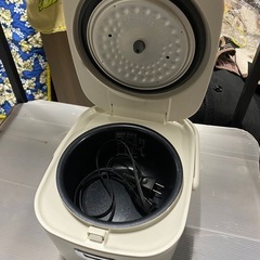 No.a269 炊飯器 3合炊き 2022年製 アイリスオーヤマの画像