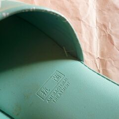 半額【自宅保管】新品？　婦人用スリッパ緑色　リボン柄　エメラルドグリーンの画像