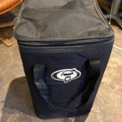 PROTECTION RACKETのケース付きカホンの画像