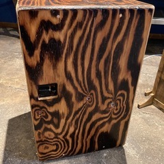 PROTECTION RACKETのケース付きカホンの画像