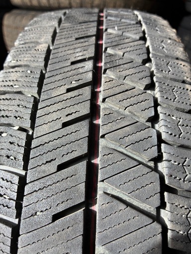 値下げ！！すぐ履けます！！人気のスタッドレスvrx3タイヤアルミホイール付きお譲りします