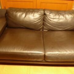 本革ソファー　いい皮つかってます。おおきいです、重いです。低か28万円の画像
