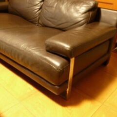 本革ソファー　いい皮つかってます。おおきいです、重いです。低か28万円の画像
