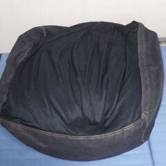 無印　良品計画。ビーズクッション ソファ デニム カバー 幅65×奥行65×高さ43cmの画像