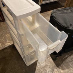 プラスチック収納ケースの画像