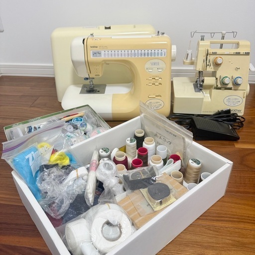 家庭用ミシン ロックミシン 糸など付属品多数