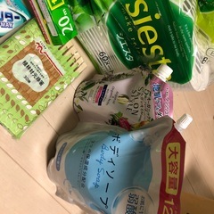 トイレットペーパー サランラップ ティッシュペーパー3個 ジャンプー ボディソープ 歯磨き粉 割り箸 消臭スプレー 洗顔料 の画像