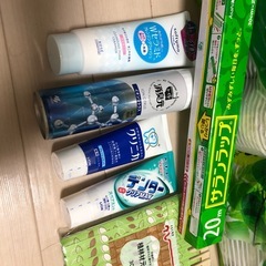 トイレットペーパー サランラップ ティッシュペーパー3個 ジャンプー ボディソープ 歯磨き粉 割り箸 消臭スプレー 洗顔料 の画像