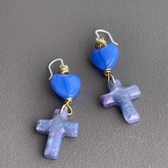 ハートクロスのカジュアルブルーぴあすピアスの画像