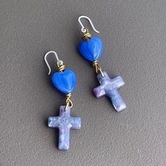 ハートクロスのカジュアルブルーぴあすピアスの画像