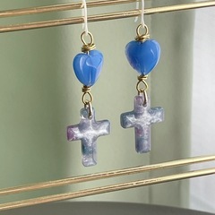 ハートクロスのカジュアルブルーぴあすピアスの画像