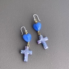 ハートクロスのカジュアルブルーぴあすピアスの画像