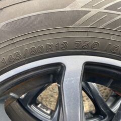 スタッドレス 145/80R13 東北6県無料配送対応‼️爆安‼️最終値下げ‼️②バリ溝❗ 国産ヨコハマ製❗ アルミ付き 国産 タイヤ !!　スタットレス　貨物の画像