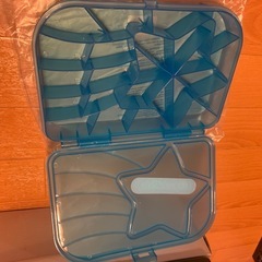 アクセパーツと仕切りケースの画像