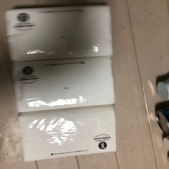 トイレットペーパー サランラップ ティッシュペーパー3個 ジャンプー ボディソープ 歯磨き粉 割り箸 消臭スプレー 洗顔料 の画像