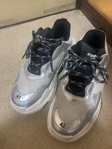 バレンシアガトリプルsスニーカー