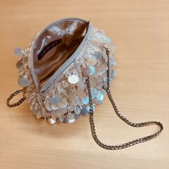 INIDIVI スパンコール ボールバッグの画像
