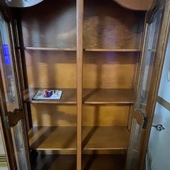 アンティーク調　飾り戸棚の画像